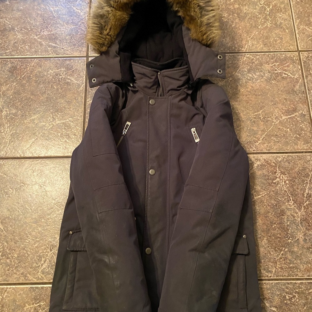 Boy or girl unisex pre own winter coat in excellent condition . Size s - m